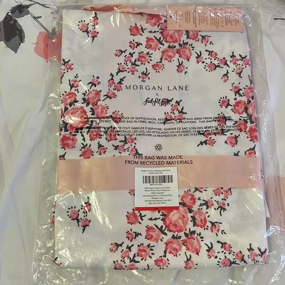 Brand New Morgan Lane Satin Robe - Picture 4 of 5